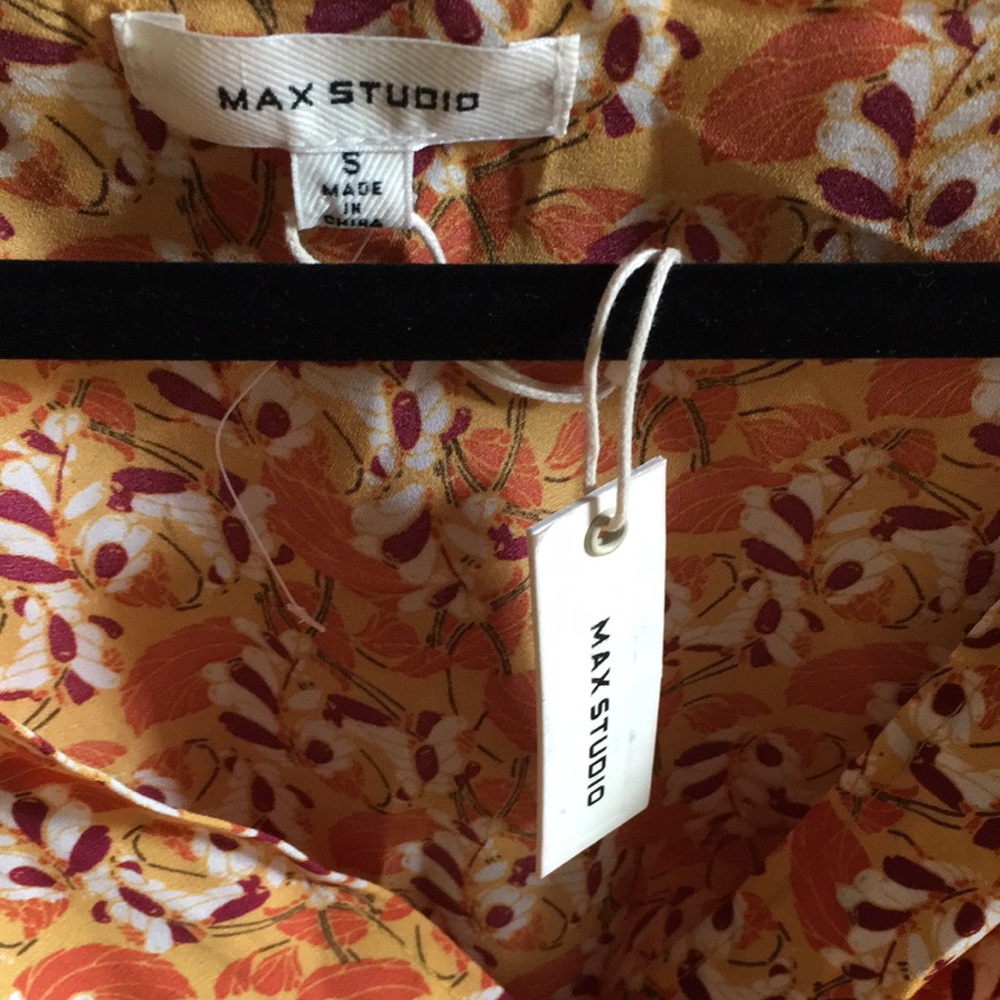Max Studio Surplus Front Top - Picture 3 of 5
